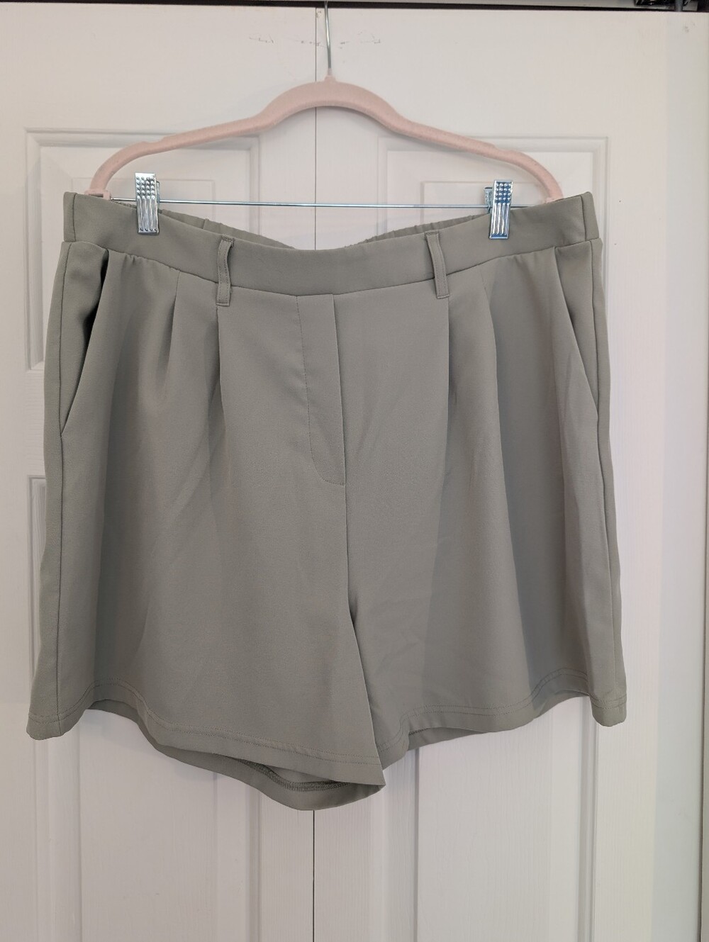 32 Degrees Womens High-Rise Pleated Sage Shorts